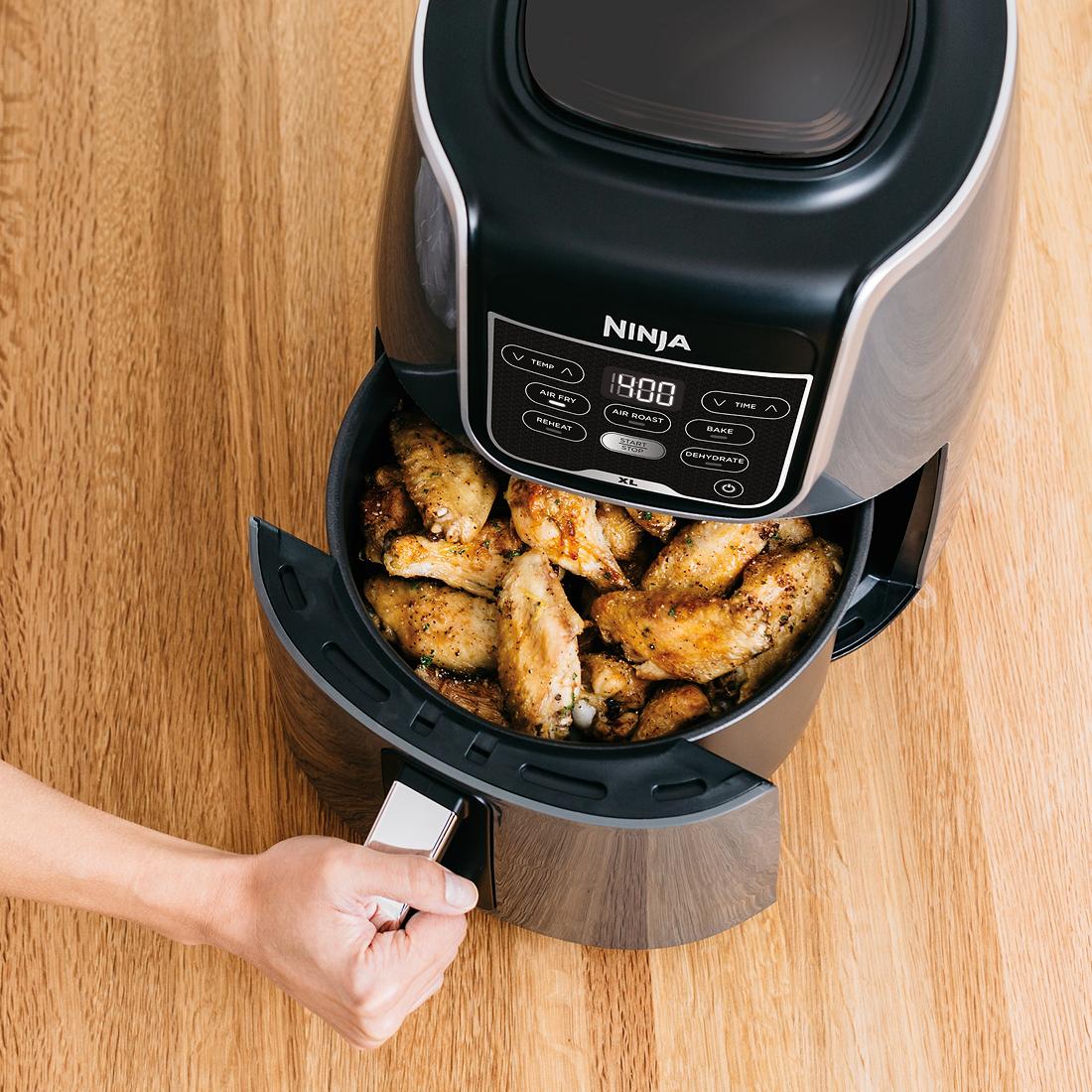 Crispy chicken wings in an air fryer